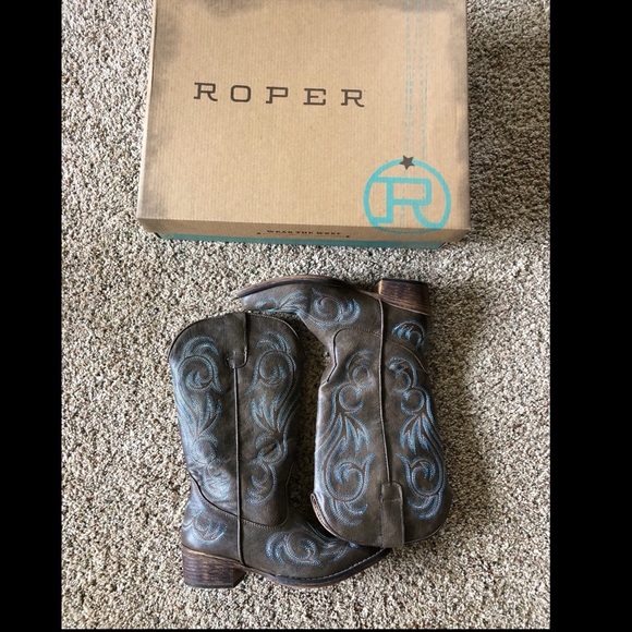 Roper Riley Brown Snip Toe Boots - Picture 2 of 8